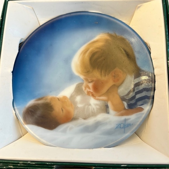 Set of 4 Donald Zolan Mini Collector Plates of Children 1 portrait - Picture 3 of 7
